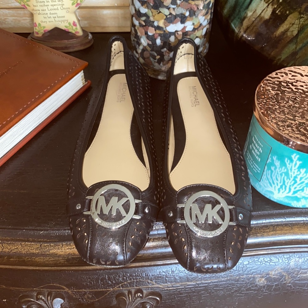 ✨✨✨✨Black Michael Kors Flats✨✨✨✨